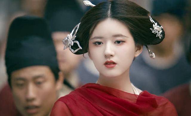 乎乎小说苹果版下载安装:《传闻中的陈芊芊》女主上演炮灰女配的逆袭男主“天生皇后命”-第2张图片-亚星国际官网