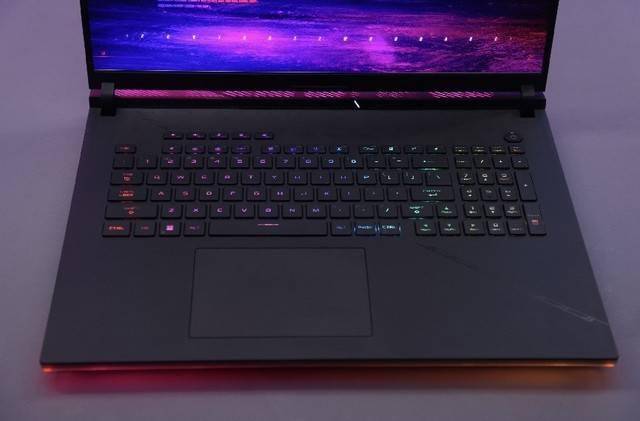 苹果透明方形信仰版
:ROG枪神7 Plus超竞版图赏：升级全新模具 信仰再度加码-第9张图片-亚星国际官网