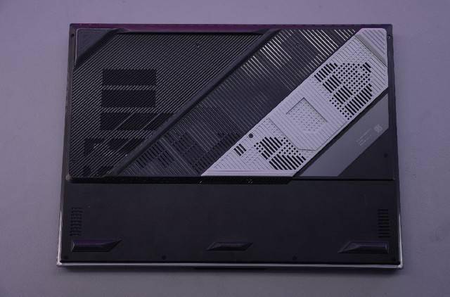 苹果透明方形信仰版
:ROG枪神7 Plus超竞版图赏：升级全新模具 信仰再度加码-第11张图片-亚星国际官网